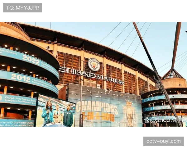 消息：场边花絮：伊蒂哈德球场为一位资深球迷举办百岁生日庆祝